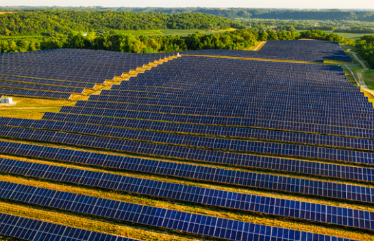 Prodhimi i energjisë diellore në BE rritet me 50% në vitin 2022: Cili vend instaloi më shumë?