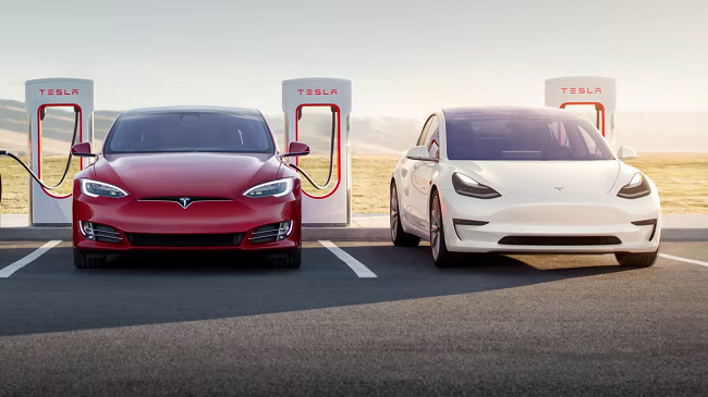 Elon Musk ofron 9 mijë kilometra mbushje falas për këdo që blen veturë Tesla