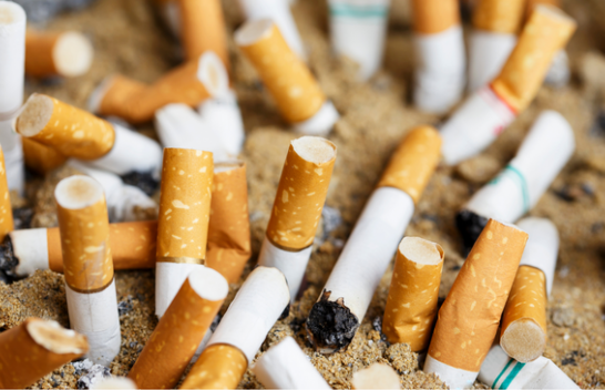 Në këtë vend kompanitë e cigareve do të paguajnë për pastrimin e bishtave në mjedis