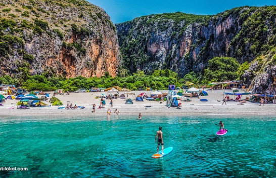 Ç’shkruan gazeta më e madhe belge për plazhet e Shqipërisë