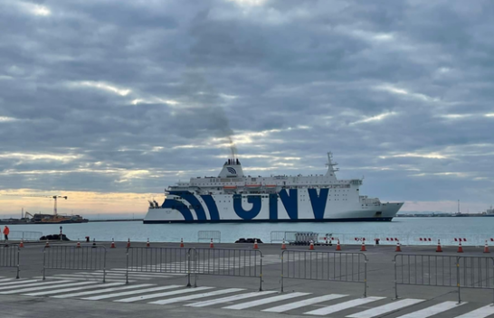 Pezullohet nisja e trageteve të linjës Durrës-Bari-Durrës për shkak të motit të ligë