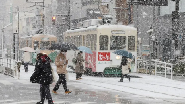 Bora e madhe shkakton kërdi në Japoni, ndërsa i ftohtit ekstrem po përfshin Azinë