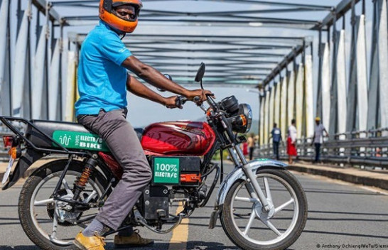 Motorë me bateri dhe autobus me panele diellore, Afrika drejt lëvizshmërisë elektrike