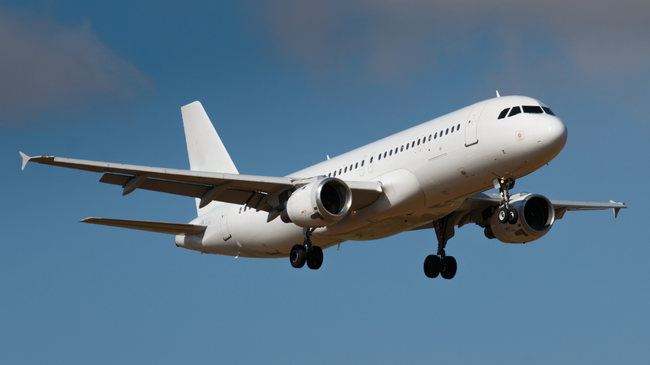 Sa karburant harxhon një aeroplan për një udhëtim?