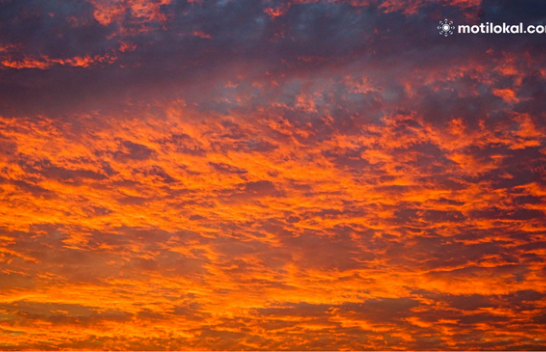 Çfarë e shkakton shpërthimin e ngjyrave në qiell pas perëndimit të diellit?