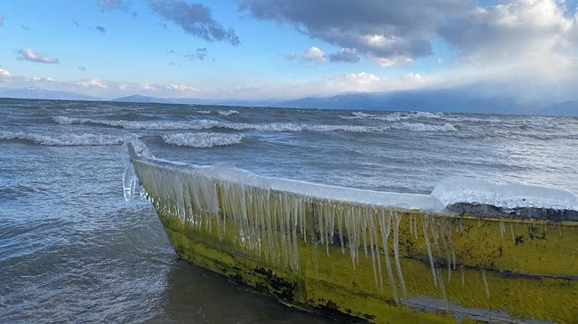 Fotografi mahnitëse të akullit në Pogradec