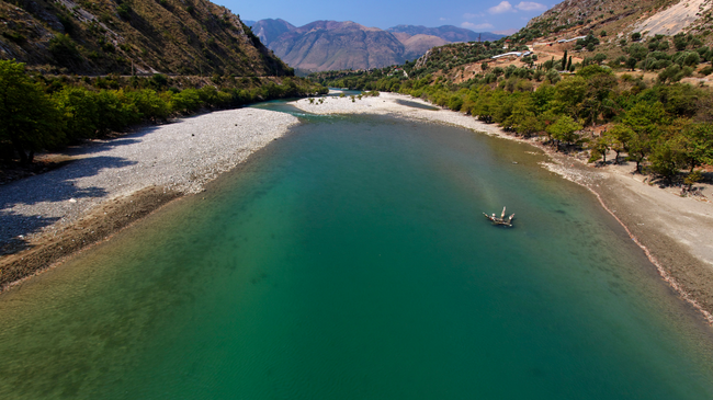 Greqia dhe Shqipëria bien dakord për të kthyer lumin Vjosa në një park ndërkufitar