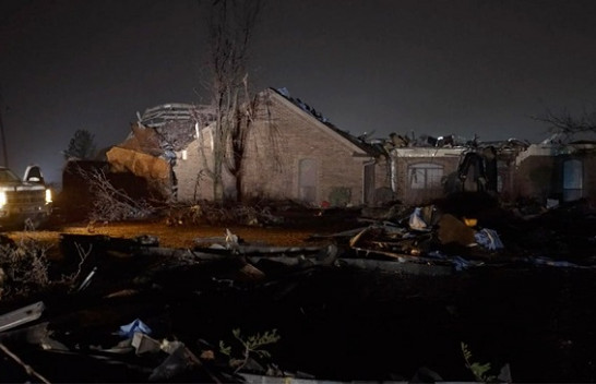 Tornadot godasin SHBA-në, dhjetëra ndërtesa të shkatërruara