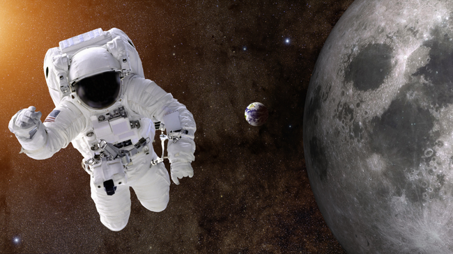 NASA do të dërgojë astronautë në një udhëtim rreth hënës në fund të vitit 2024