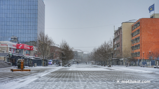 Javë me mot dimëror, reshje shiu e bore
