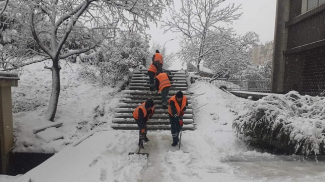 Kryetari i Prishtinës: Ekipet janë mobilizuar për të pastruar rrugët nga bora