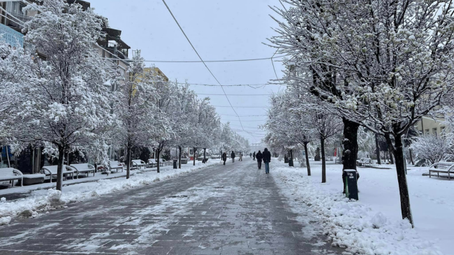 Dimër në pranverë, bora zbardh Kosovën [Foto]
