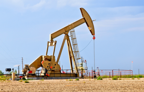 IEA: Ulja e prodhimit të OPEC+ mund të shtyjë rritjen e çmimit të naftës