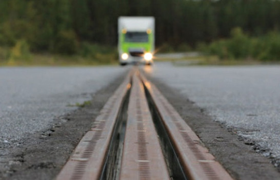 Suedia do të jetë e para në botë që do të ketë një autostradë elektrike, automjetet do të mbushën gjatë vozitjes