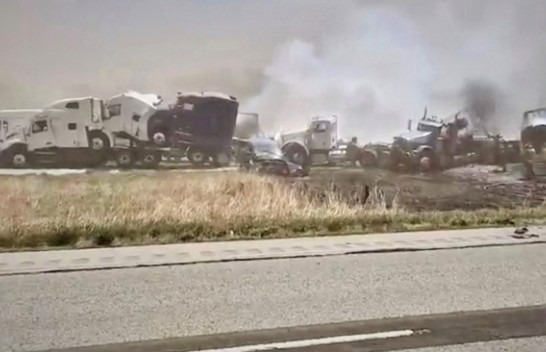 Stuhia e pluhurit shkakton përplasje të tmerrshme zinxhirore në Amerikë [Video]