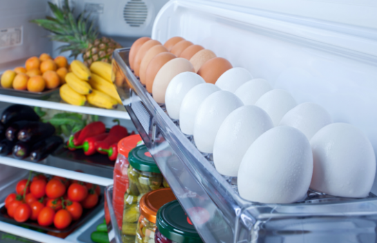 Pse nuk duhet t'i mbani vezët në derën e frigoriferit?!