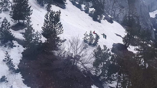 Shpëtohen me helikopter tre turistë çekë të bllokuar në malin e Jezercës