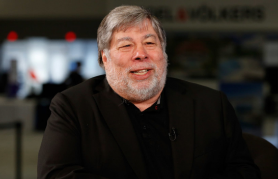 Wozniak: Inteligjenca Artificiale mund ta bëjë më të vështirë identifikimin e mashtrimit dhe dezinformimit