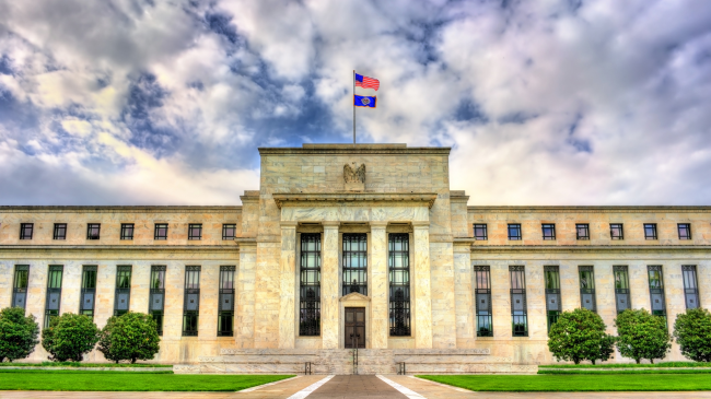 Guvernatori i Fed-it: Ndryshimi i klimës nuk përbën rrezik serioz për stabilitetin financiar të SHBA-së