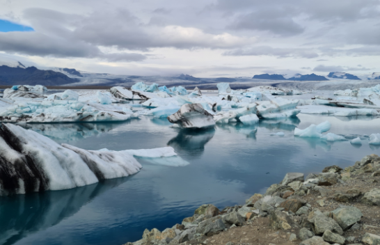 Trashësia e akullit në detin Arktik po tkurret vazhdimisht