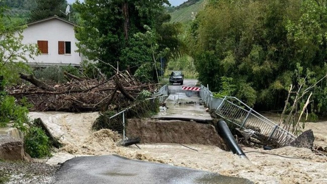 Shkon në 13 numri i viktimave nga përmbytjet shkatërruese në Itali