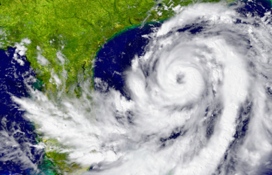 Sezoni i uraganeve fillon javën e ardhshme - Meteorologët tashmë po vëzhgojnë një sistem në Atlantik