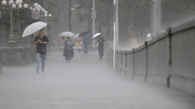 Një i vdekur, tre të zhdukur pas shirave të dendur që goditën Japoninë
