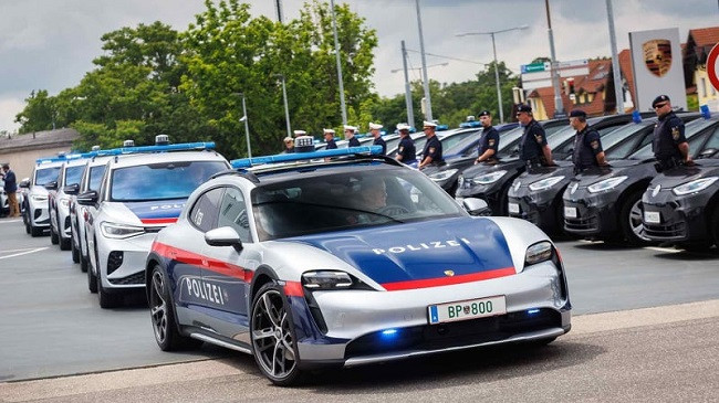 Policia austriake patrullon me vetura elektrike