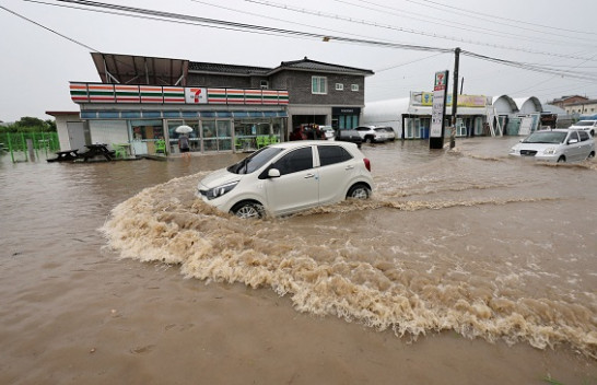 Përmbytje 'apokaliptike' në Korenë e Jugut, të paktën 20 të vdekur e mijëra të evakuuar