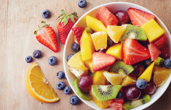 Lista e frutave që hidratojnë më shumë organizmin, hani sa më shumë gjatë ditëve të nxehta