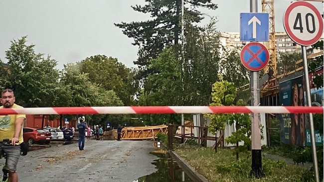 Shikoni sesi era në Zagreb rrëzon një vinç të madh/ VIDEO