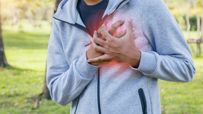 Ju mund të dalloni një simptomë të sëmundjes serioze të zemrës gjatë ecjes