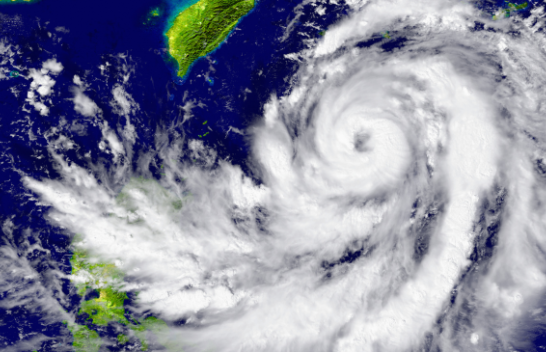 Tajfuni Doksuri godet Kinën, lëshohet alarmi më i lartë