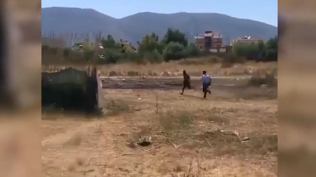 Policia e Shqipërisë zë në flagrancë personin që ndizte zjarre në fushë