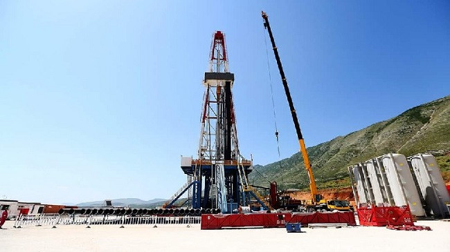 Zbulohet naftë në Shpirag/ Shqipëria mund të bëhet Arabia Saudite e Evropës