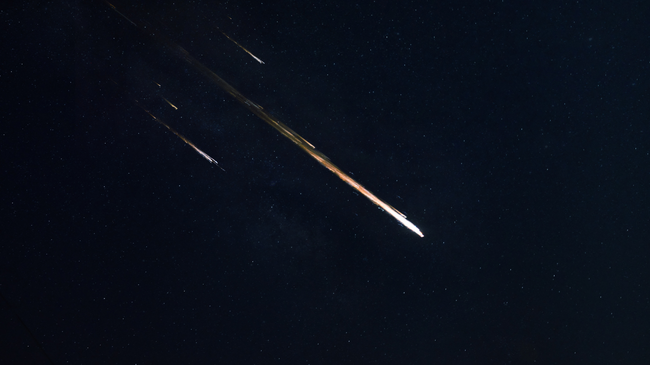 NASA: Pesë meteorë, tre prej të cilëve me madhësi të një avioni, do të kalojnë pranë Tokës