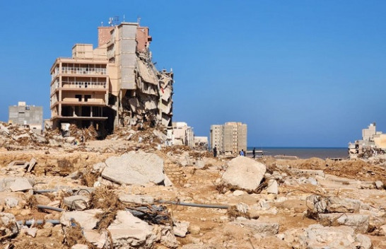 Mrekulli, një javë pas përmbytjeve shpëtohet një familje nga rrënojat në Libi