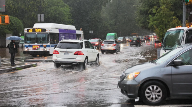 Nju Jorku shpall gjendjen e jashtëzakonshme pasi përmbytjet e shpejta lënë pjesë të qytetit nën ujë