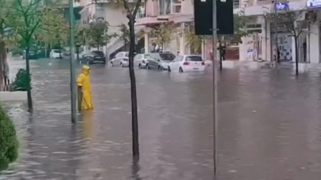 Rrebeshe shiu, pezullohet qarkullimi për mjete dhe këmbësorë në disa zona të Vlorës
