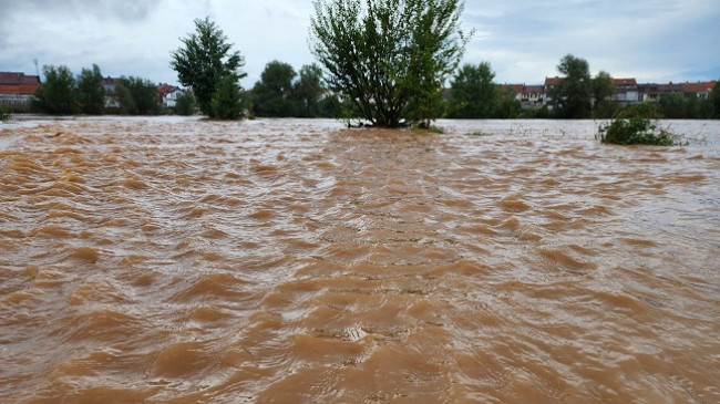Shi, stuhi e përmbytje në Shqipëri
