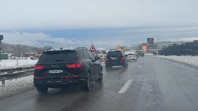 Durmishi: Të gjitha rrugët janë të kalueshme, shoferët të mos dalin pa pajisjet e obligueshme për sezonin dimëror