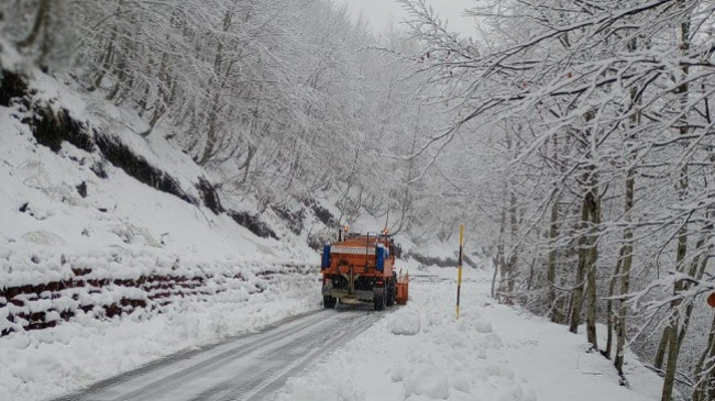 Borë në Shqipëri, kështu paraqitet gjendja e rrugëve