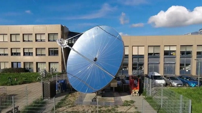 Reaktori i parë diellor i Zvicrës: "Pema artificiale" do të prodhojë hidrogjen të gjelbër