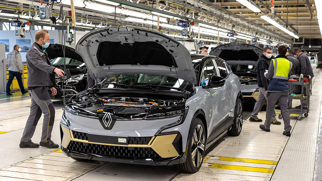 Renault përshpejton prodhimin e automjeteve elektrike me përdorim më të madh të Inteligjencës Artificiale