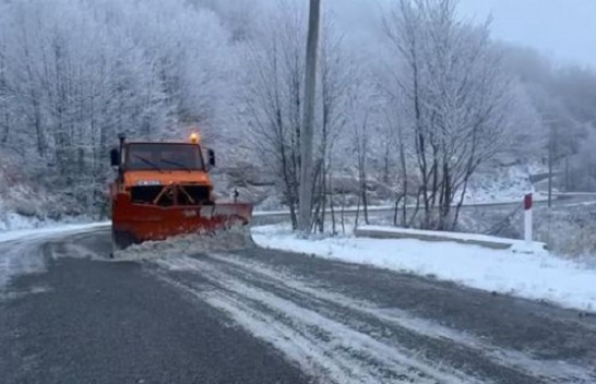 Reshje shiu dhe bore në Shqipëri, ARRSH apel shoferëve: Kujdes kur udhëtoni