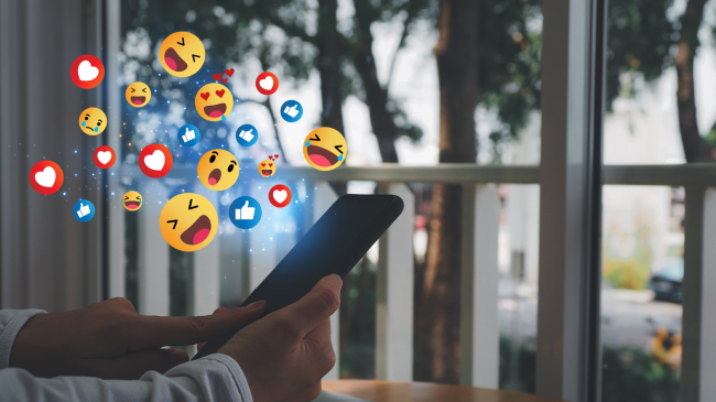 Sa kohë duhet të shpenzojmë në mediat sociale, sipas një eksperti të lumturisë