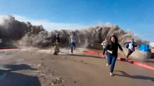 Dallgët e mëdha godasin bregdetin e Kalifornisë, duke sjellë përmbytje dhe kushte kërcënuese për jetën/ VIDEO