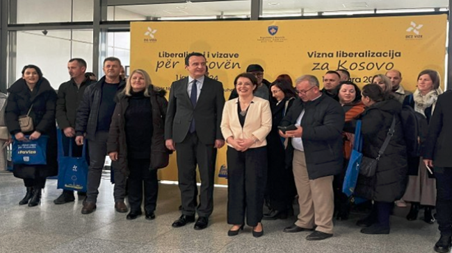 Kosova feston liberalizimin e vizave/ Nisën për në Vjenë 50 qytetarë që fituan udhëtimin nga Qeveria