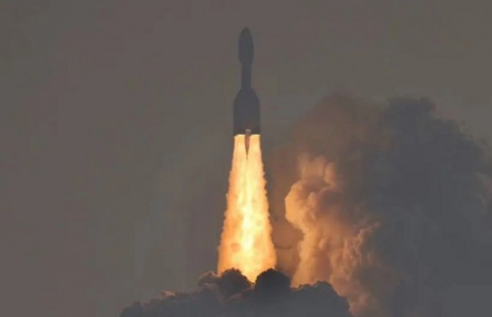 Kinezët lëshuan raketën më të fuqishme me lëndë djegëse të ngurtë