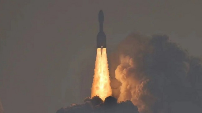 Kinezët lëshuan raketën më të fuqishme me lëndë djegëse të ngurtë